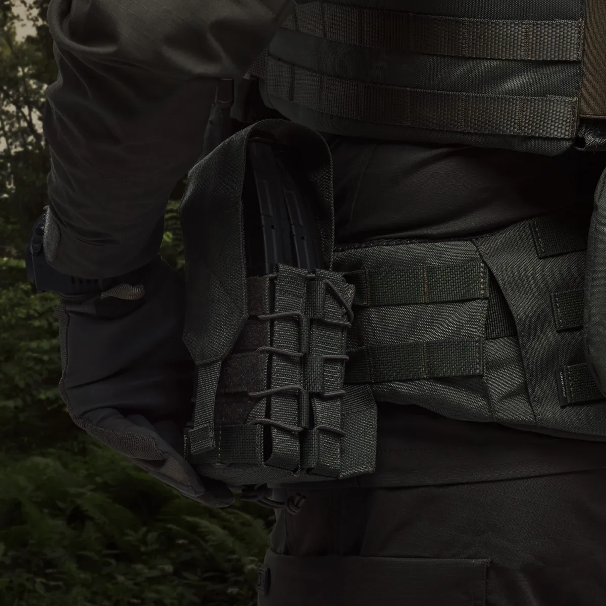 Двойной закрытый подсумок с клапаном под магазины АК/АR. Олива 3