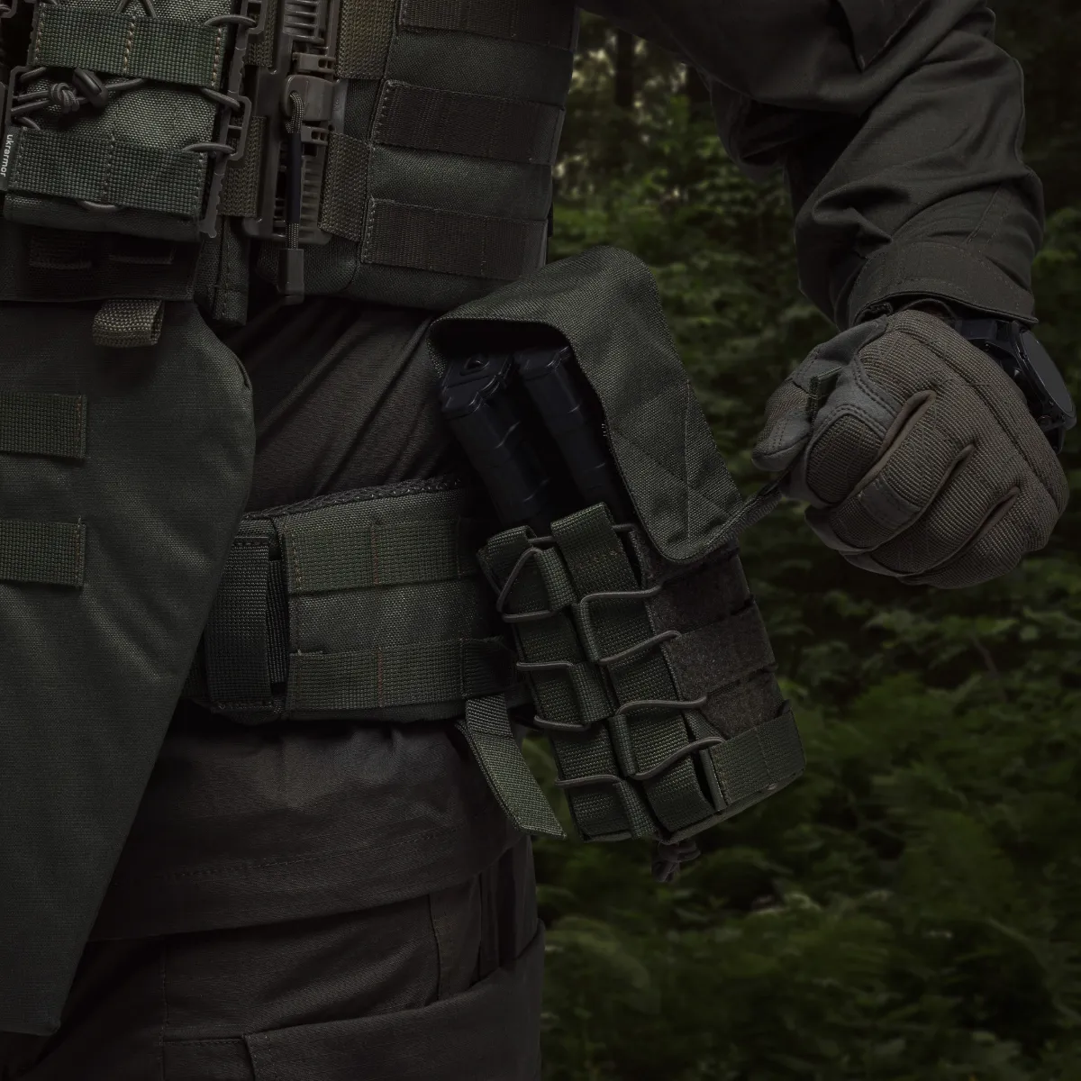 Двойной закрытый подсумок с клапаном под магазины АК/АR. Олива 7