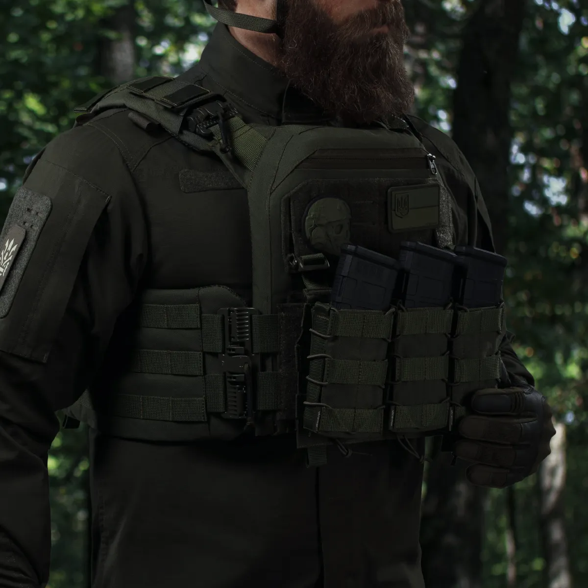 Збільшений бронежилет 4 класу (PRO). Вага 9.7 кг. Сталеві бронеплити 4.5 кг. Олива 9