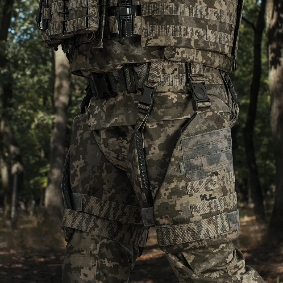 Захист внутрішньої частини стегна 1-го класу захисту (з балістичним пакетом). Піксель (мм-14) 4