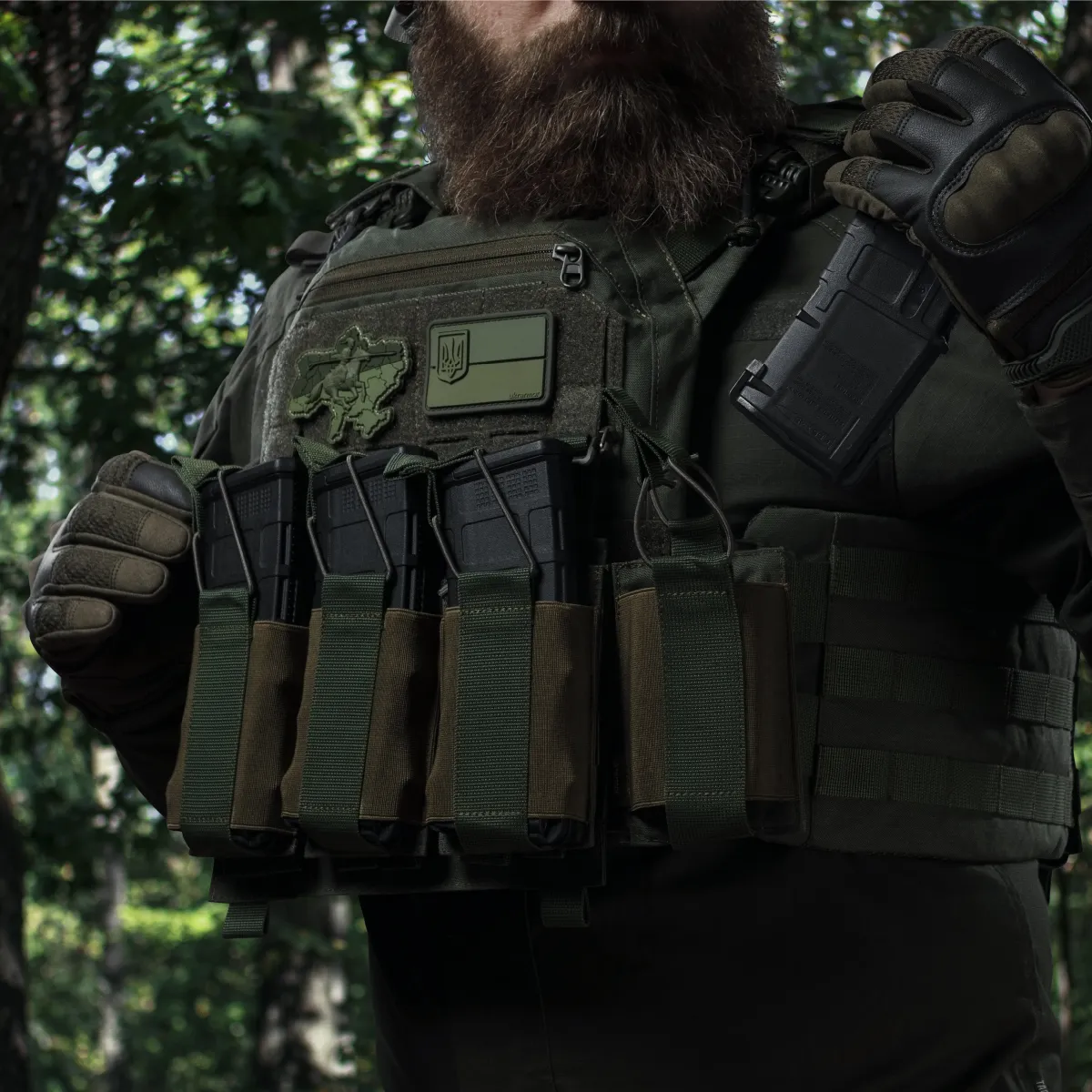 Боковий правосторонній еластичний підсумок для магазинів АК/AR та турнікетів відкритого типу з кріпленням на липучці. Олива 6