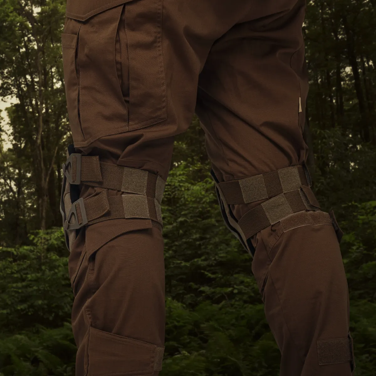 Наколінники тактичні Defcon 5. Еластичний пластик, анатомічно вигнуті. Койот 4