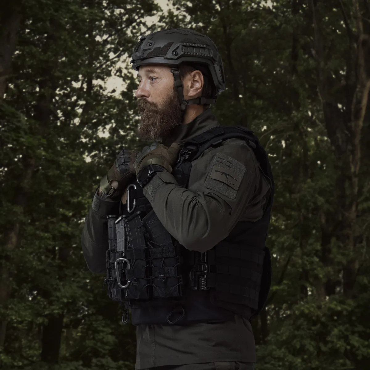 Бойовий бронежилет IBV-1. Вага 3.1 кг. Збільшена площа захисту. Чорний. S/M 14