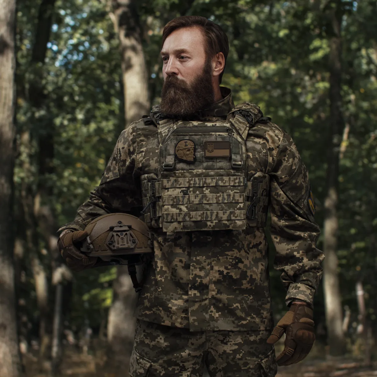 Бронежилет 3-го класу (PRO). Вага 3.8 кг. Поліетиленові плити 1.6 кг. Піксель (мм-14) 16