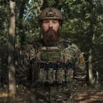 Боковой правосторонний эластичный подсумок для магазинов АК/AR и турникетов открытого типа с креплением на липучке. Мультикам 3