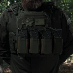 Боковий правосторонній еластичний підсумок для магазинів АК/AR та турнікетів відкритого типу з кріпленням на липучці. Олива 4